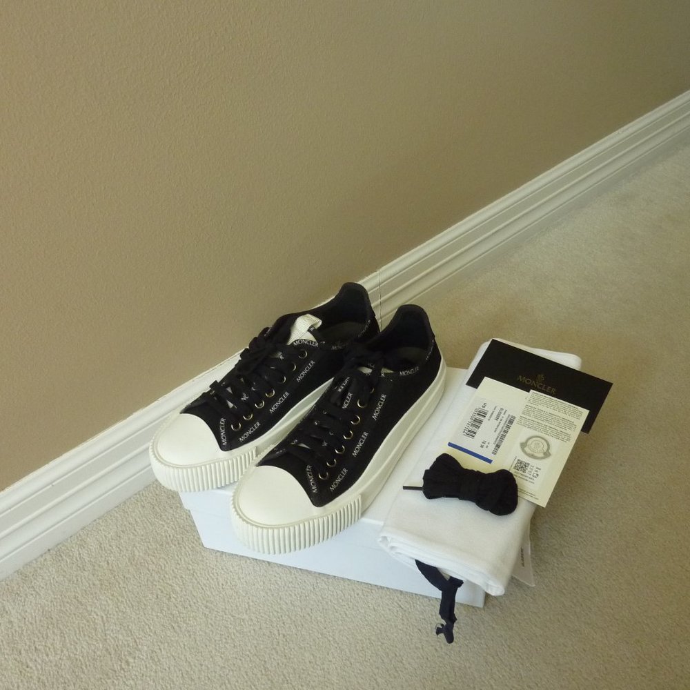 Moncler Women's 'Glisserie' Low Top Fashion Sneakers in Black (NEW)